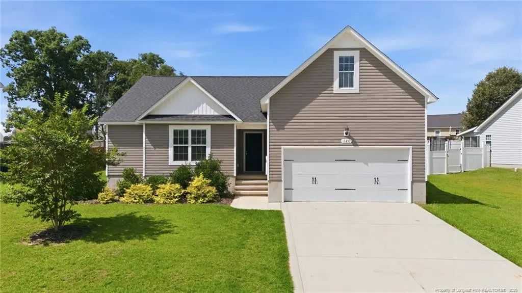 126 St James Way, Sanford