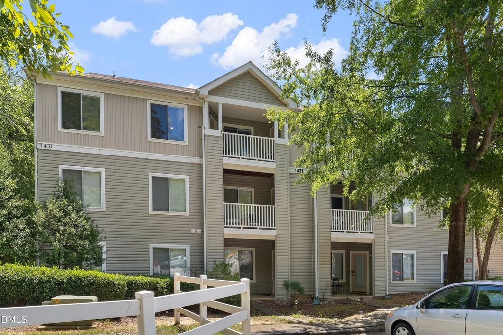 1431 Collegiate Circle 303, Raleigh