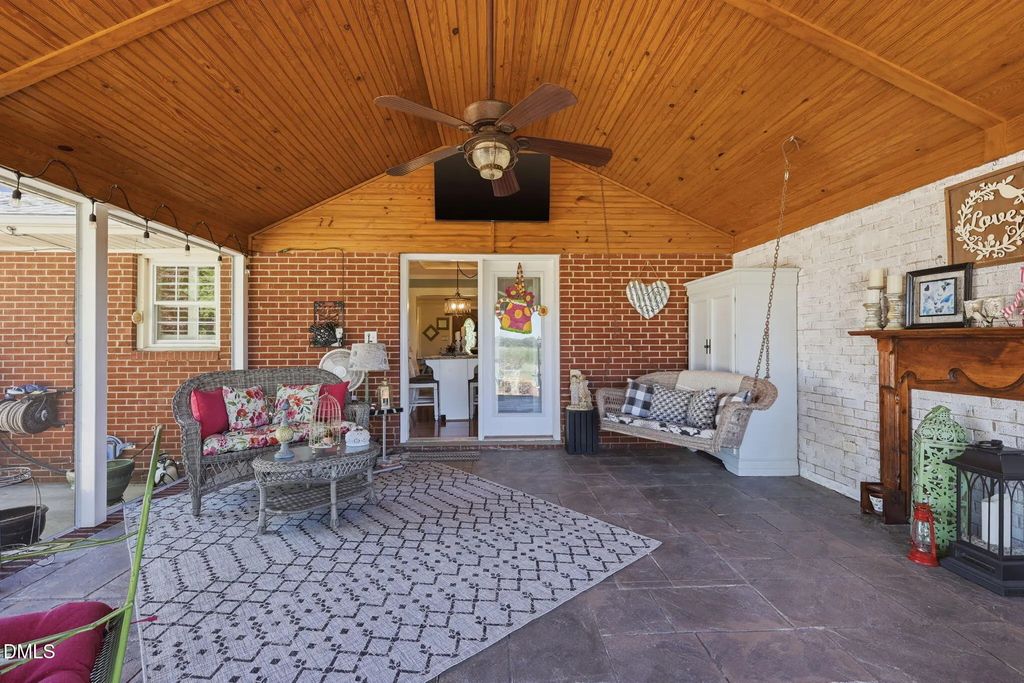 913 W Core Road, Dunn