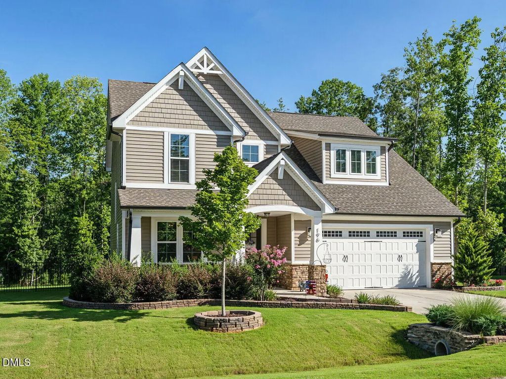 196 W Amber Oak Drive, Selma