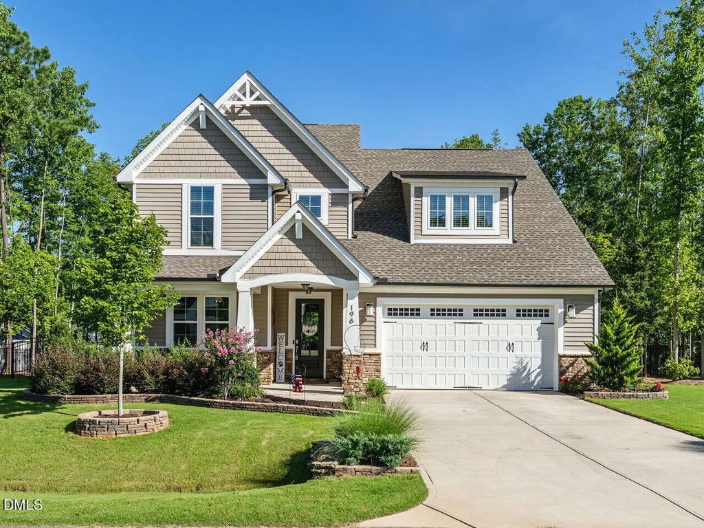 196 W Amber Oak Drive, Selma