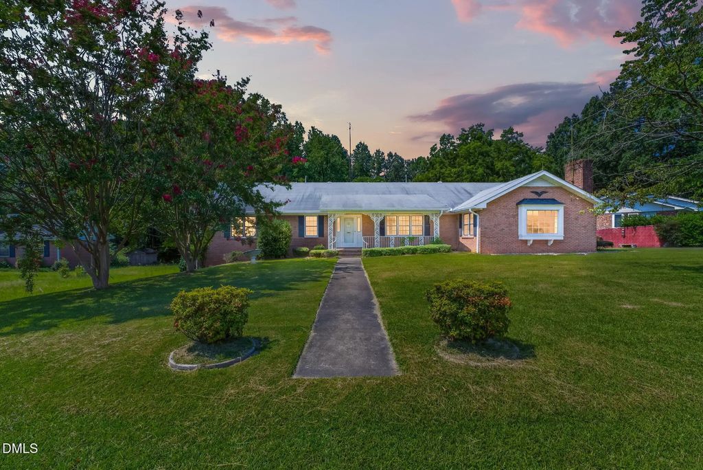 114 Castle Circle, Smithfield