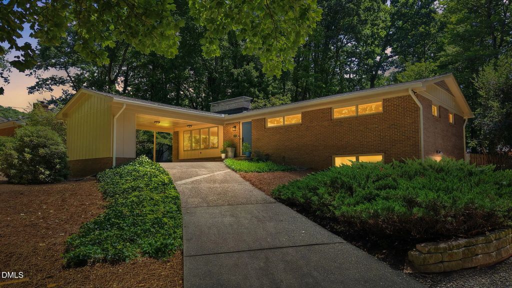 1207 Fairlane Road, Cary