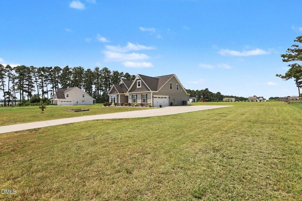 157 Sweet Grass Lane, Raeford
