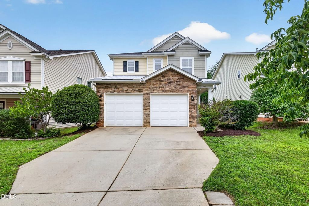 305 Palmdale Court, Holly Springs