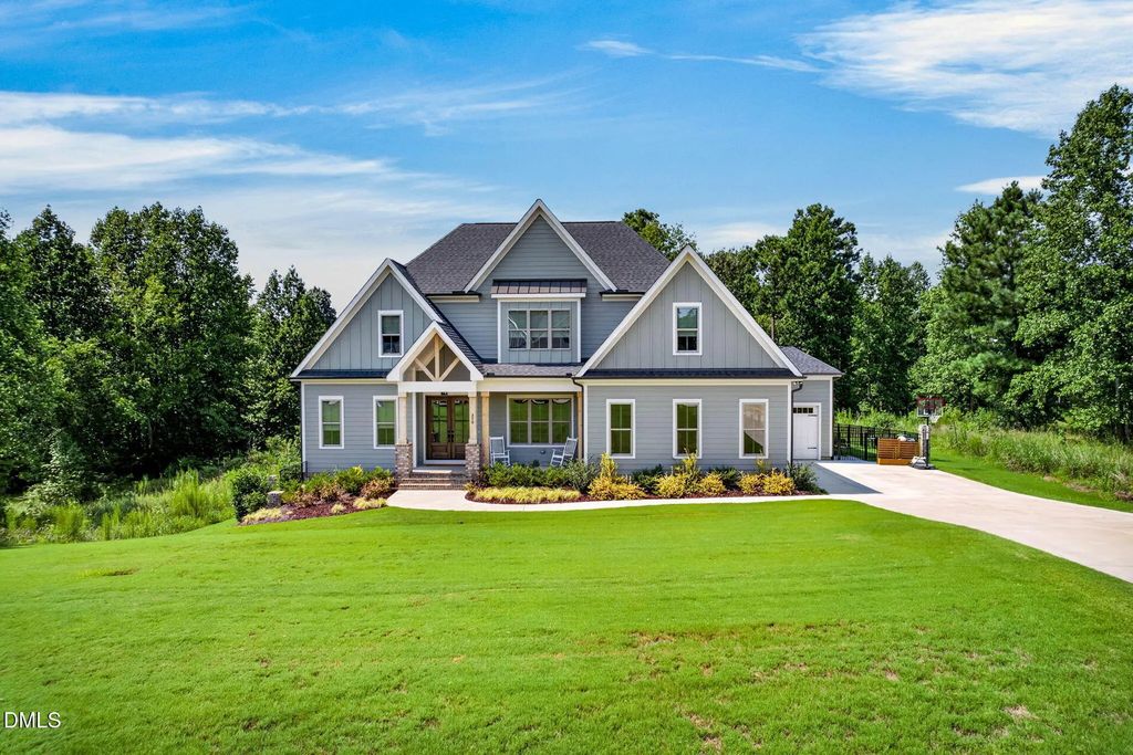 370 Bellini Drive, Clayton