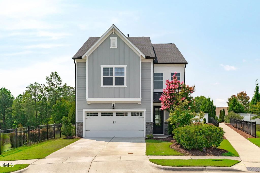 1004 Canyon Shadows Court, Cary