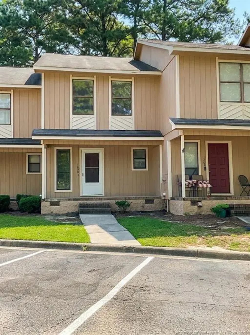 1208 N Forest Drive N, Fayetteville