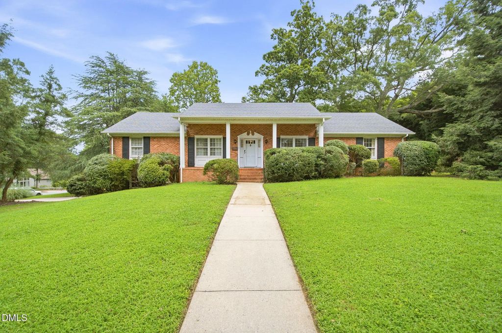 1315 Briarcliff Road, Burlington