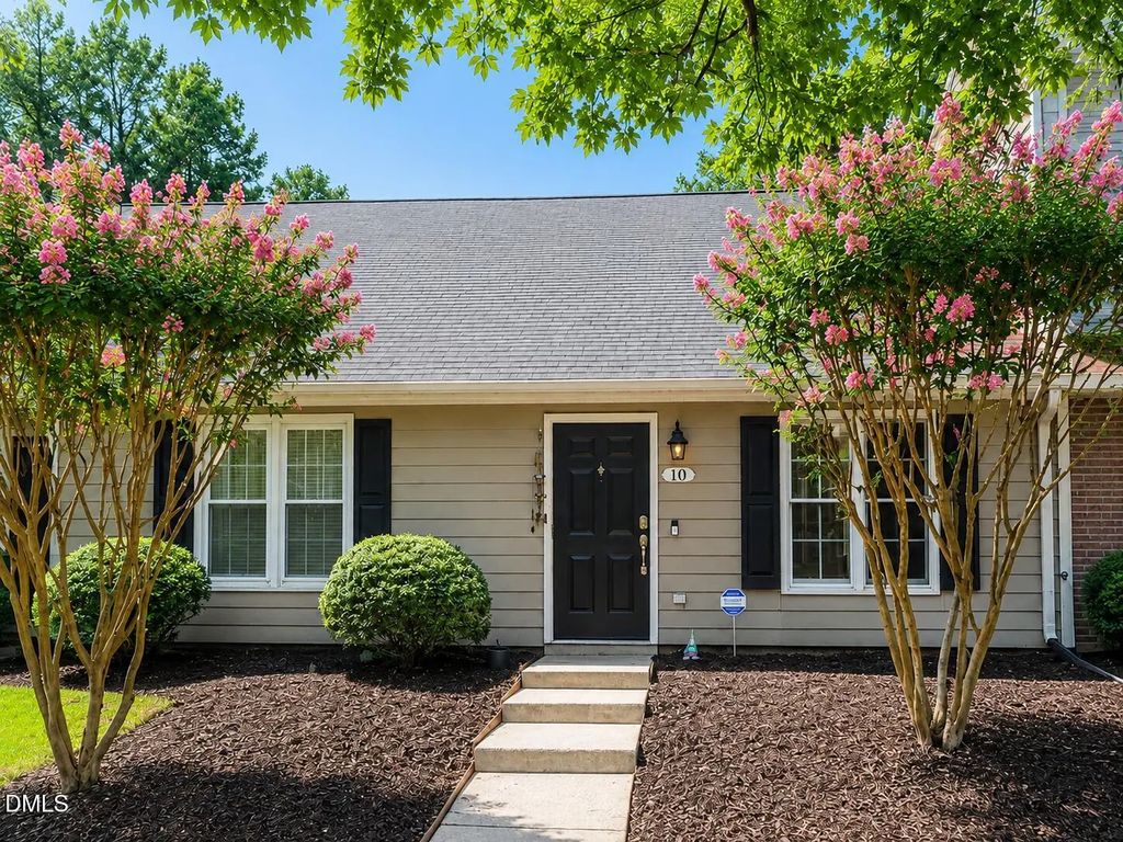 10 Crystal Oaks Court, Durham