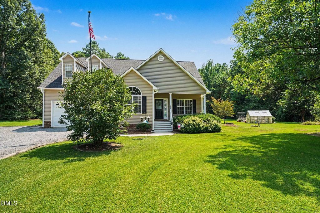 492 Tomahawk Drive, Clayton