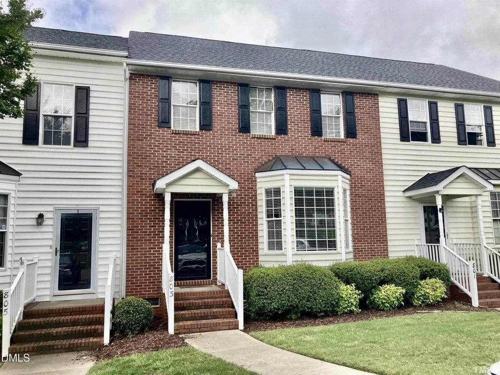 803 Knightsborough Way, Apex