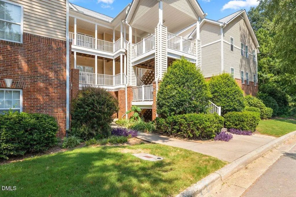 514 Glenolden Court, Cary