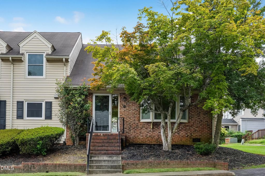 2202 Huntington Road  E5, Burlington