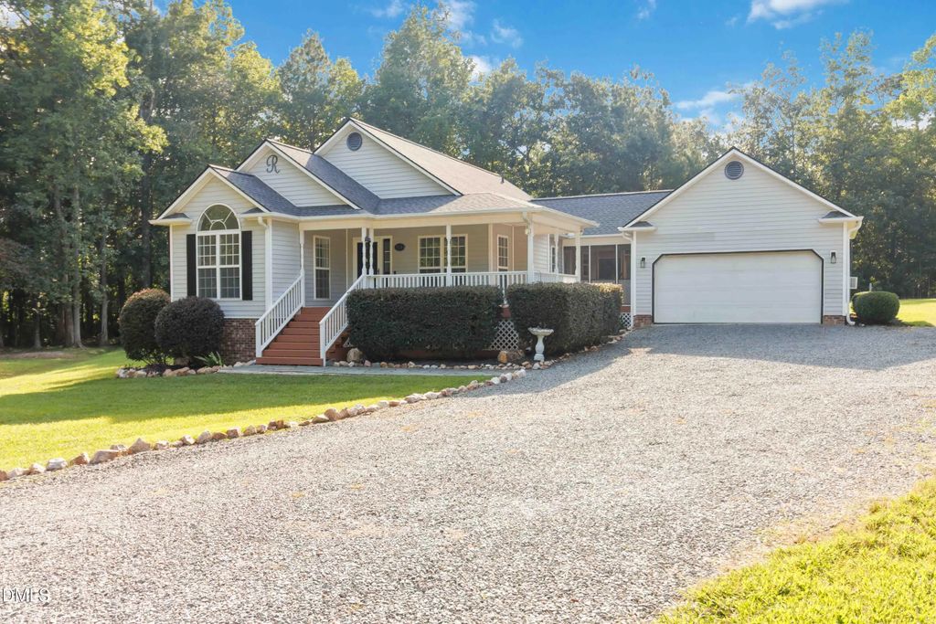 318 Davis Farm Drive, Selma