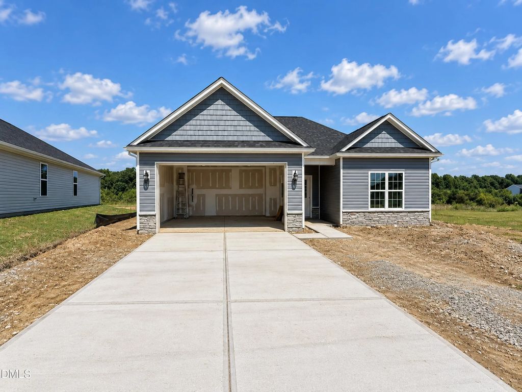 39 E Emily Gardens Drive (86), Selma