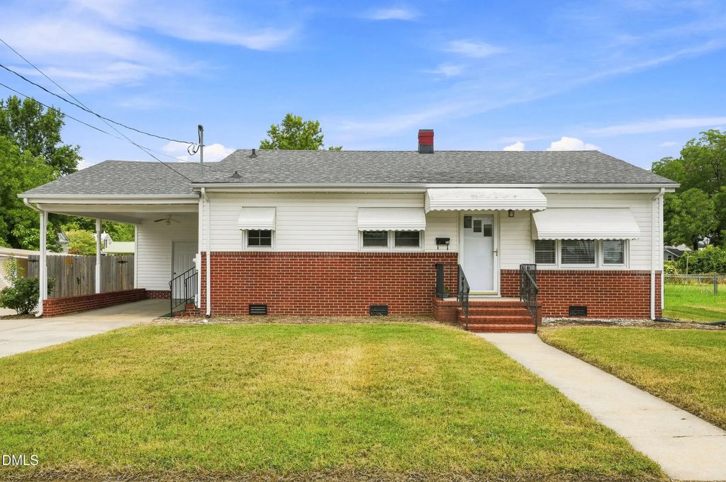 206 W Woodall Street, Benson