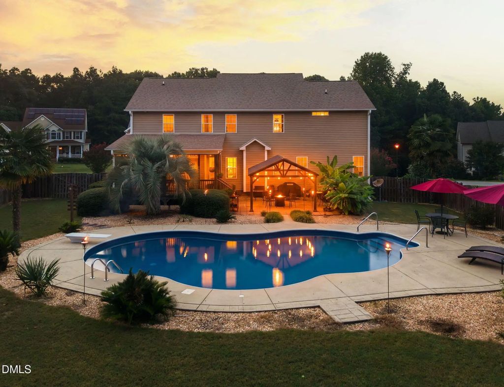 253 Winding Oak Way, Clayton