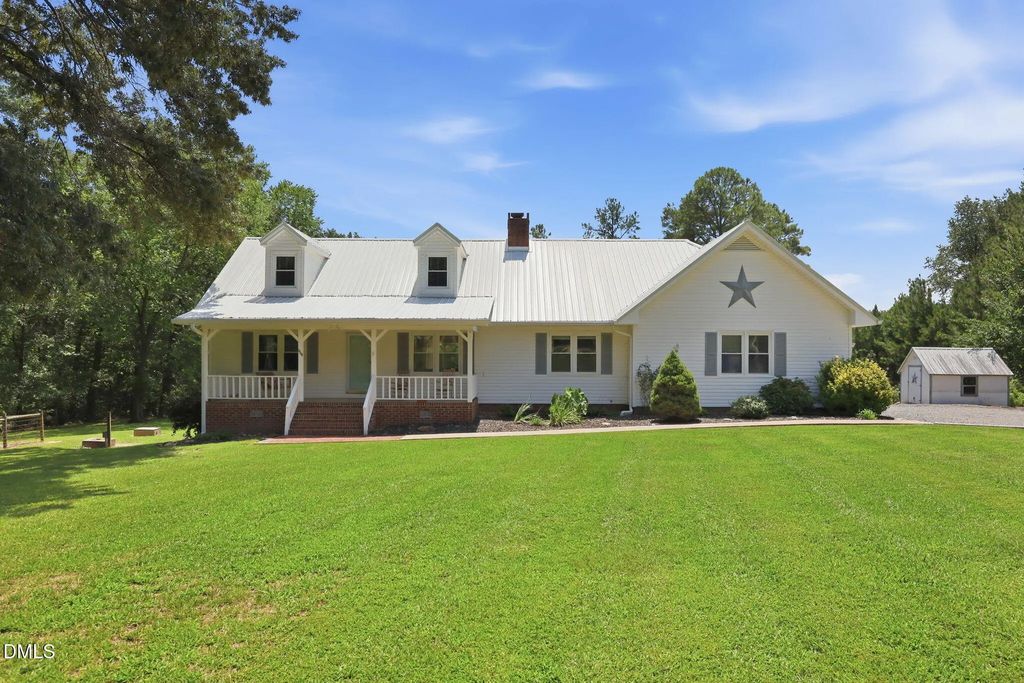 664 Lakewood Falls Road, Goldston