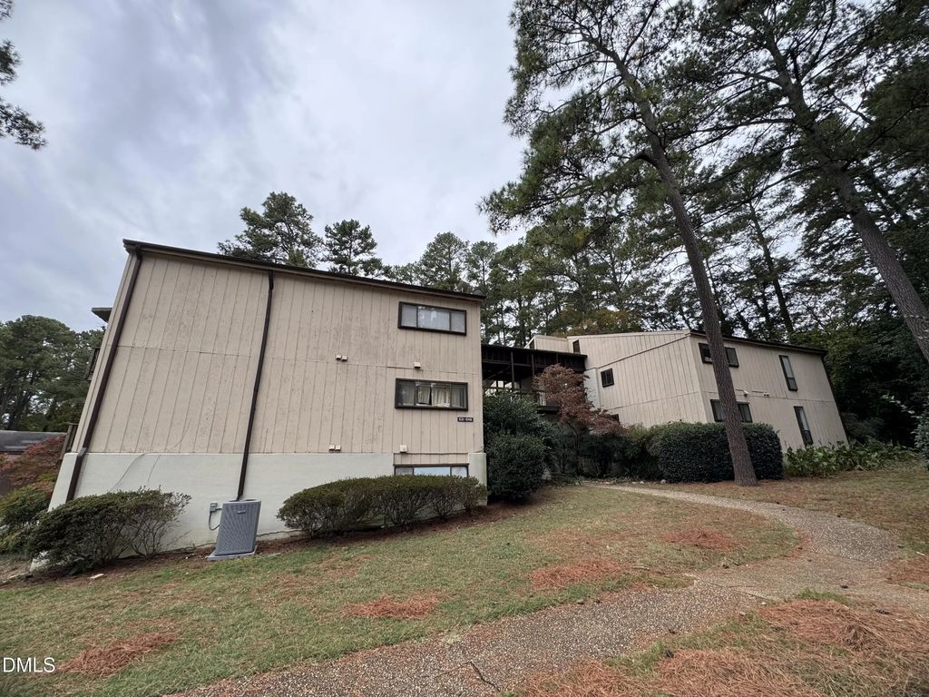 533 Pine Ridge Place, Raleigh