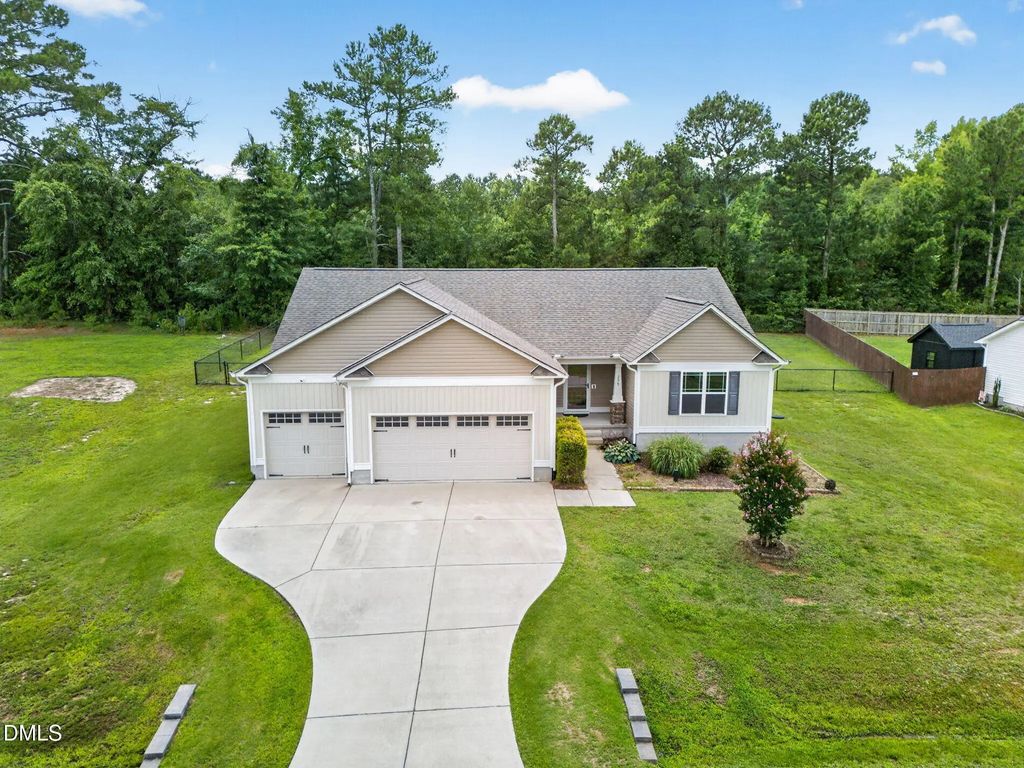 235 Highcroft Circle, Benson