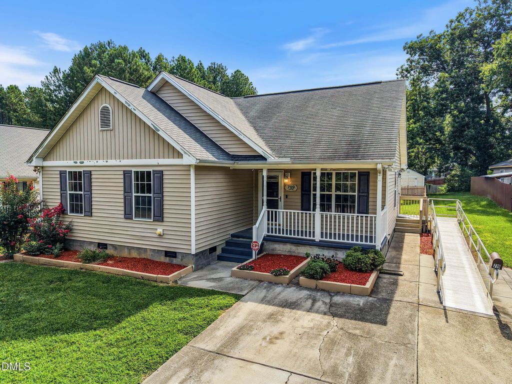 719 Lynn Road, Durham