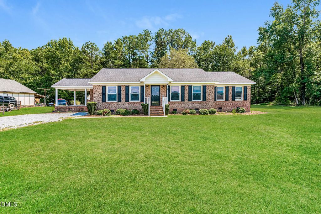 6466 Minnie Hall Road, Roseboro