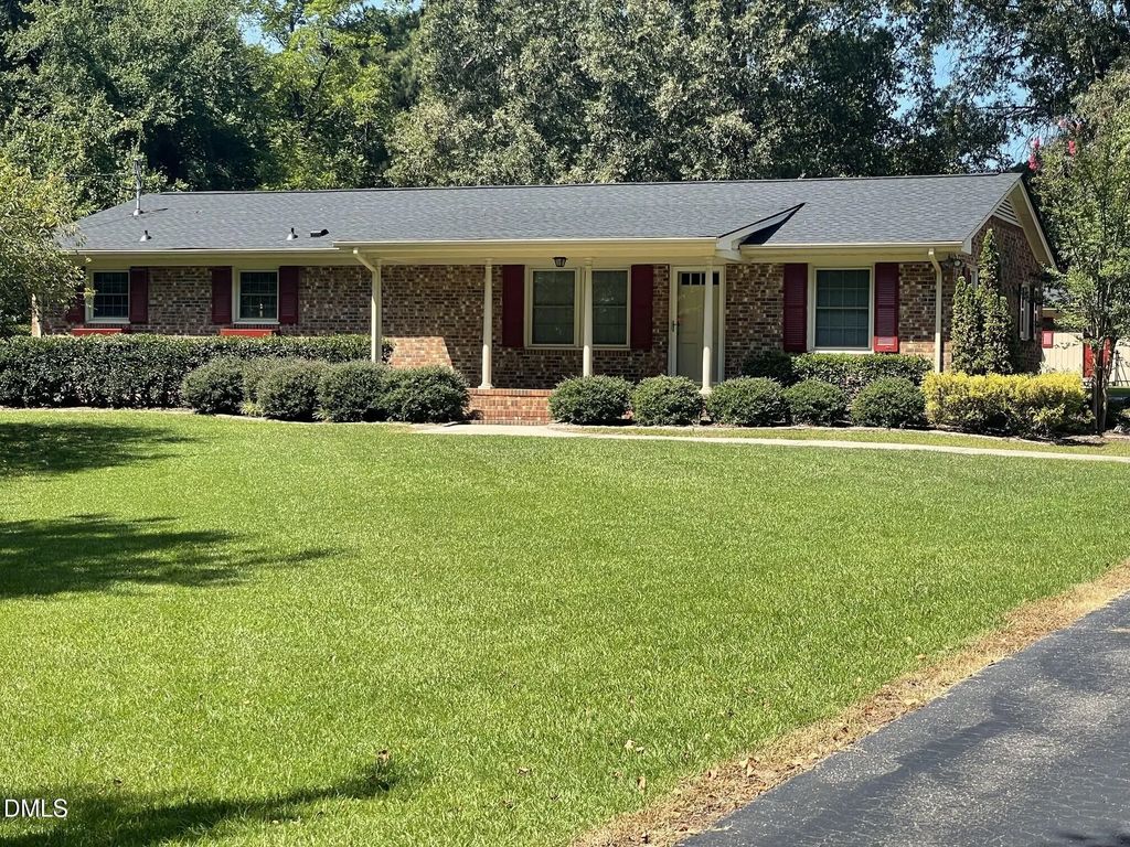 456 S Raleigh Street, Angier