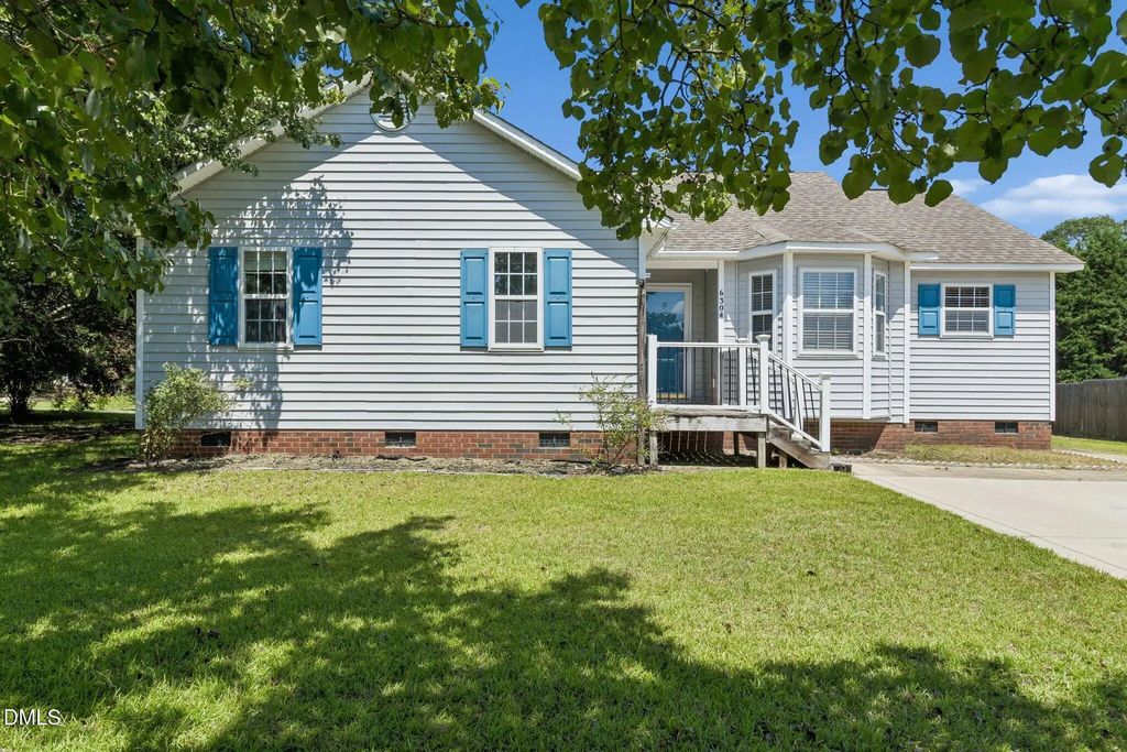 6304 Walnut Glen Drive, Willow Springs
