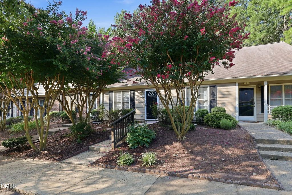 4 Crystal Oaks Court, Durham