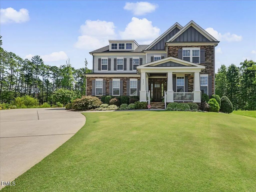 137 Treeline Court, Holly Springs