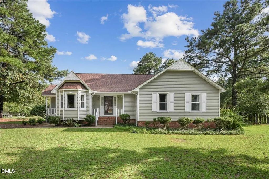 114 Lakeside Circle, Willow Springs