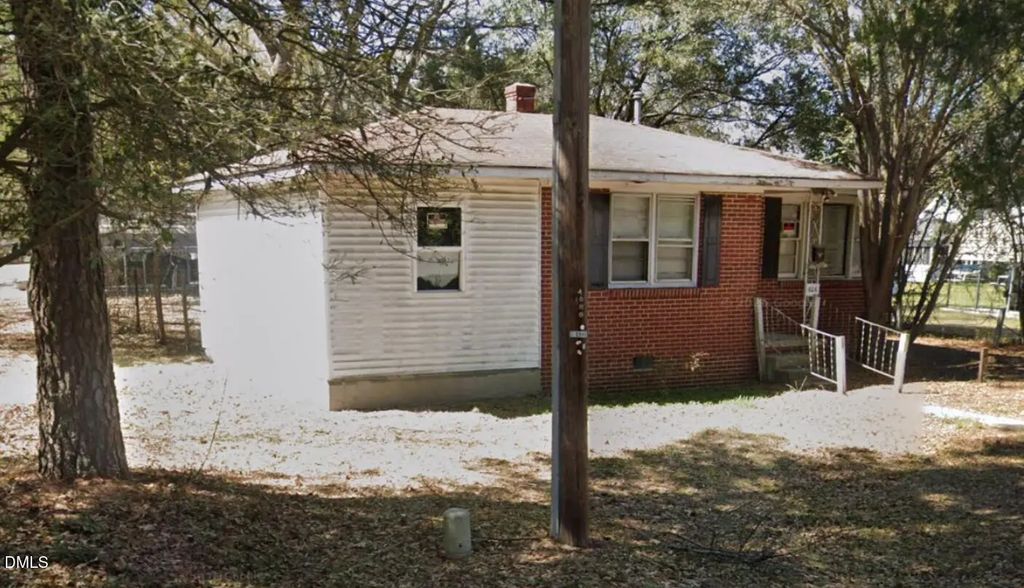 606 S Patterson Street, Maxton