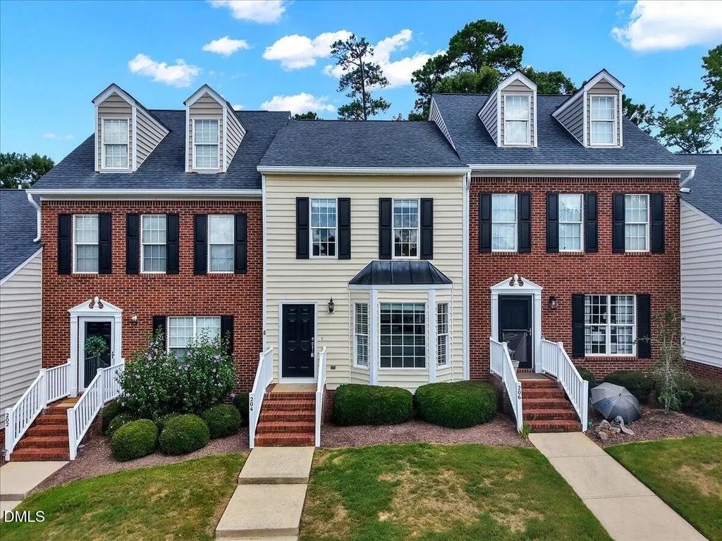 204 Knightsborough Way, Apex