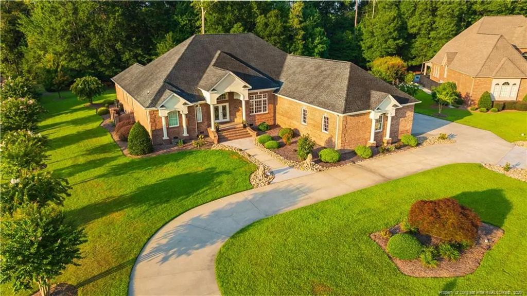 303 Grande Oak Boulevard, Lumberton