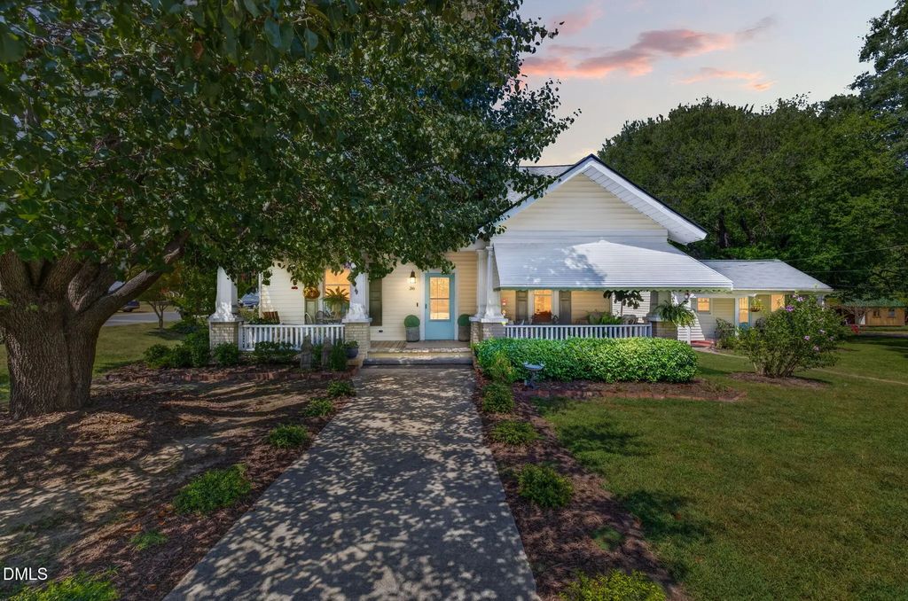 36 W Academy Street, Wendell