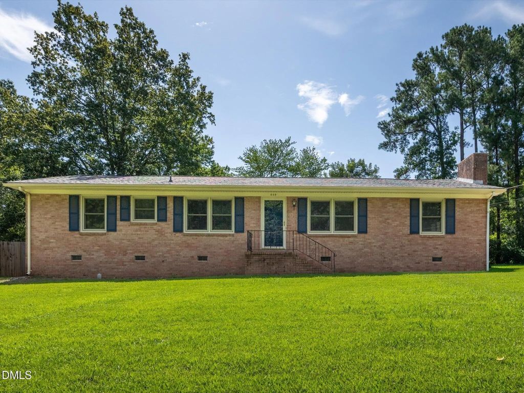 609 Page Street, Clayton