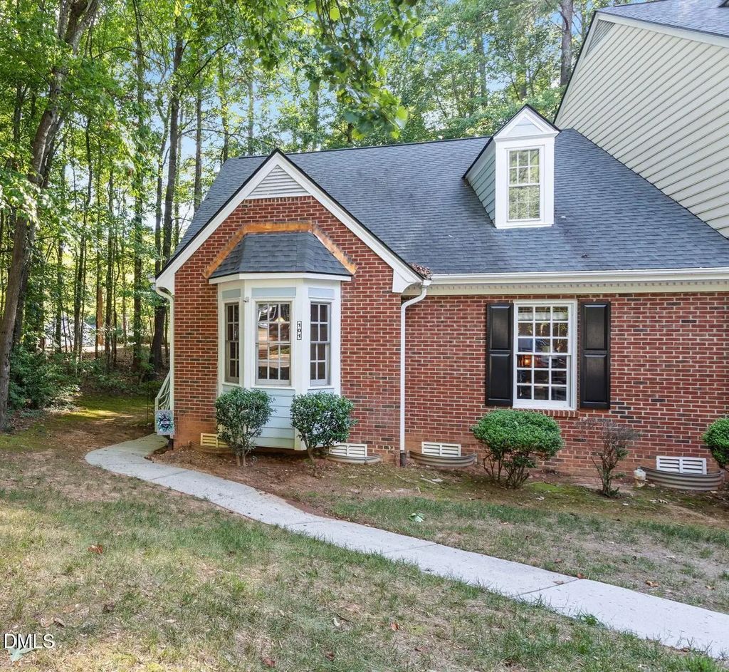 101 Hedgerow Court, Cary