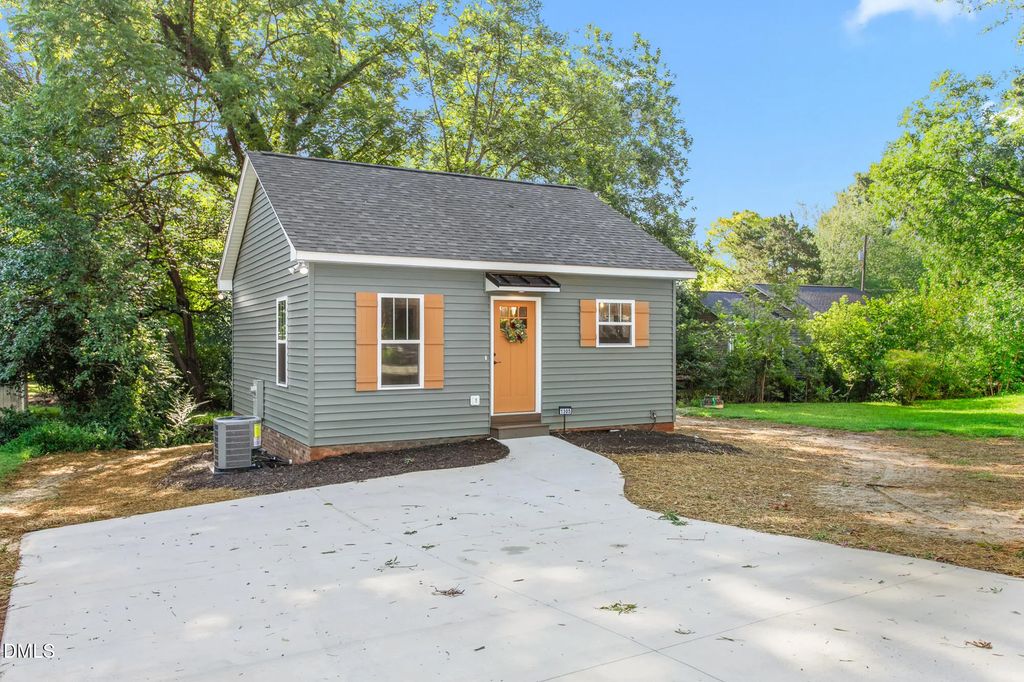 1305 E Willowbrook Drive, Burlington