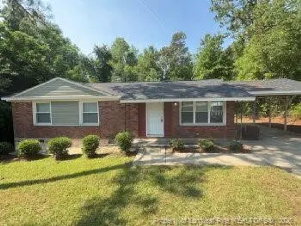 405 Andrews Road, Fayetteville