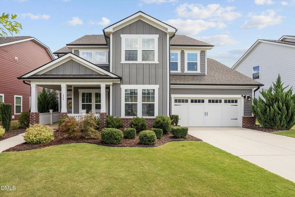 229 Sweetbriar Rose Court, Holly Springs