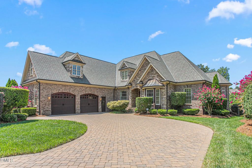 841 Dunleigh Drive, Burlington