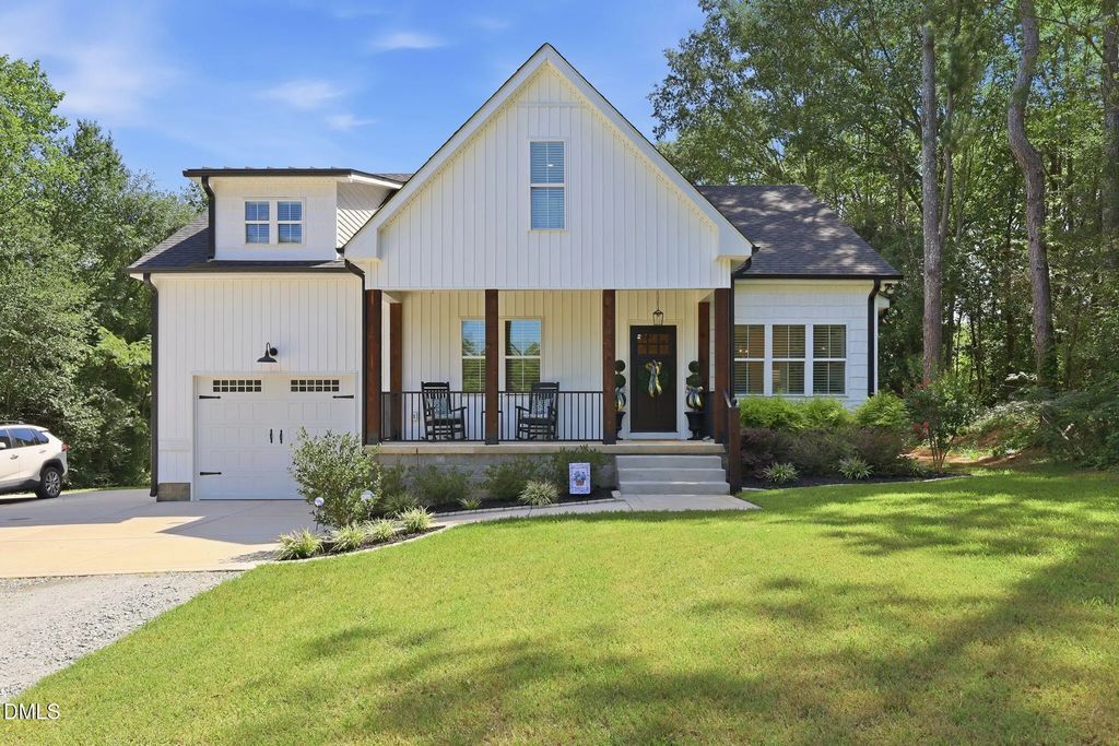 552 N Orange Street, Coats