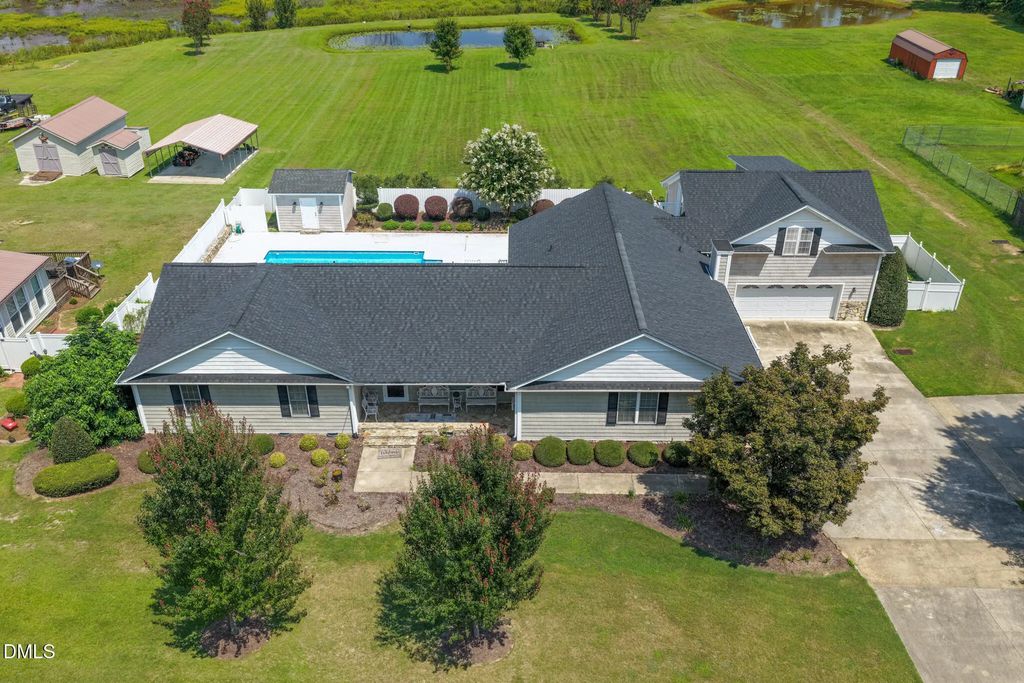 906 Walnut Drive, Erwin
