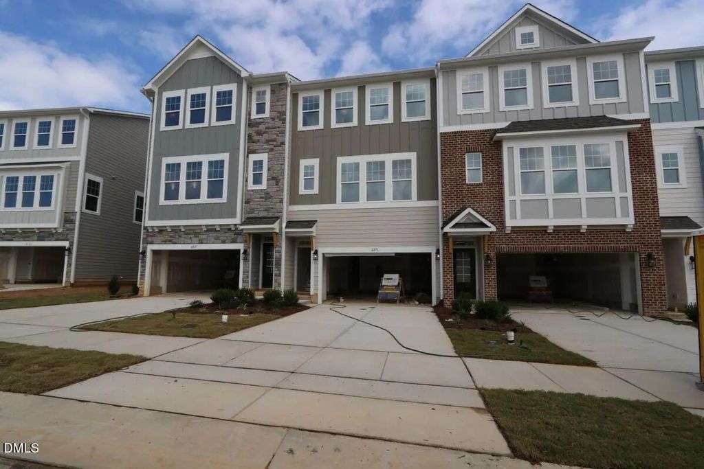 2271 Bay Minette Station, Apex
