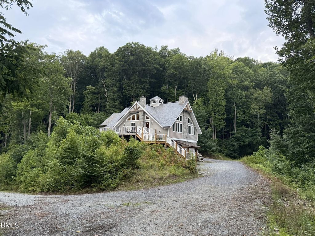 295 Presnell School Road, Banner Elk