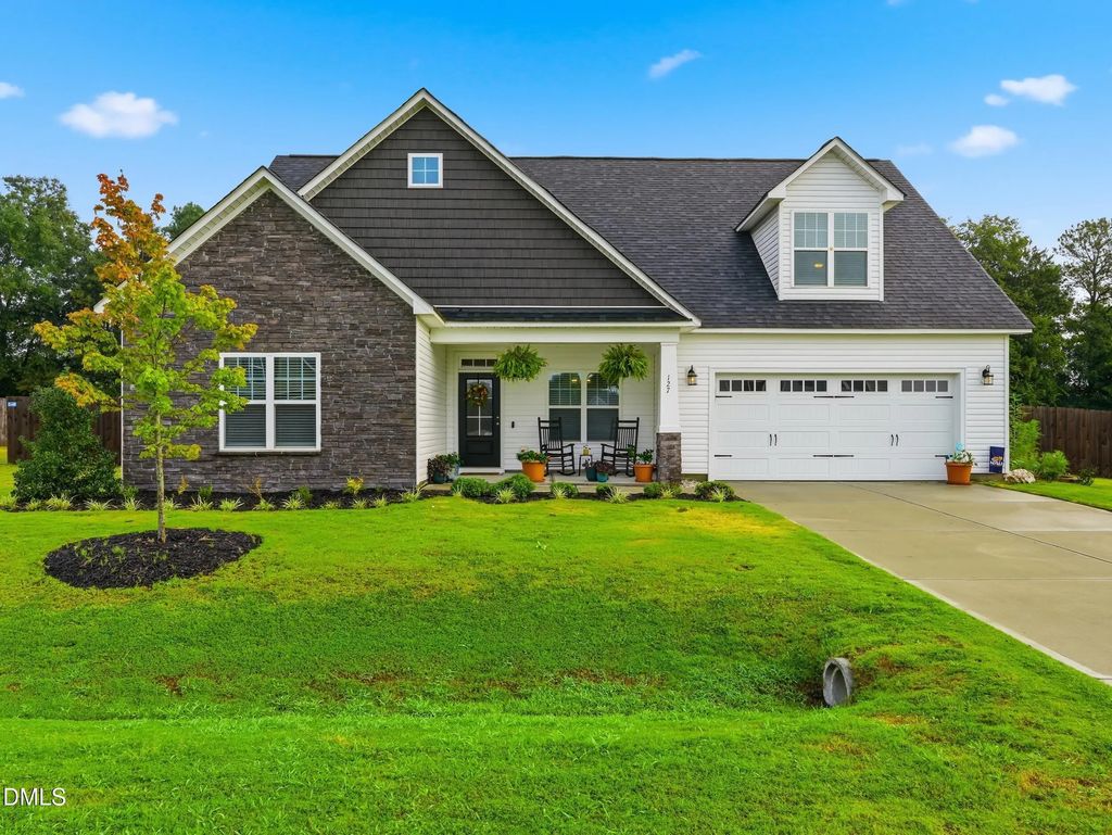 127 Looping Horse Circle, Angier