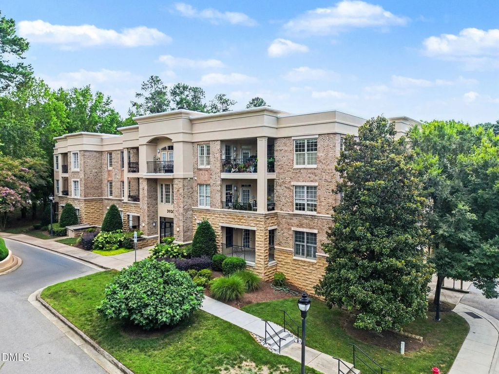 3920 Essex Garden Lane 105, Raleigh