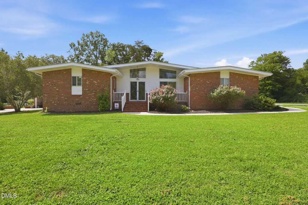 2405 Hillford Drive, Burlington