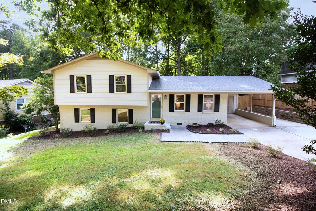 906 Griffis Street, Cary